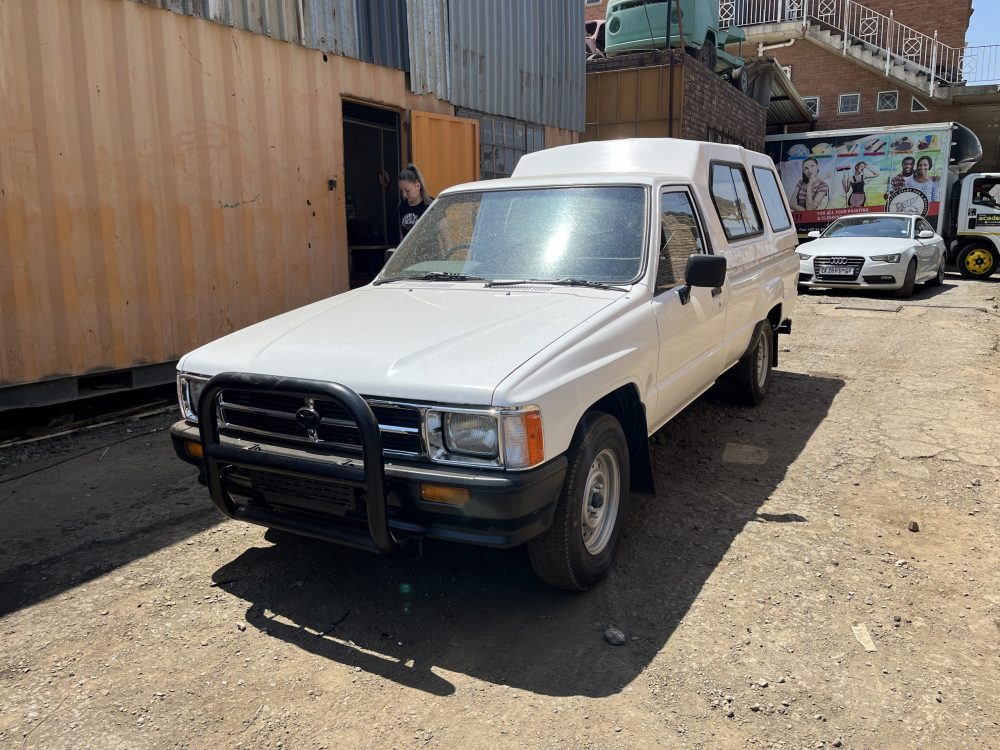 1998 Toyota Hips Hilux - Image 2