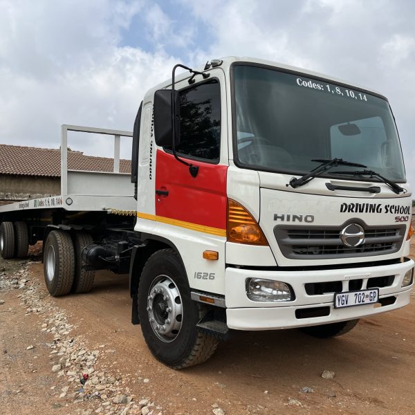 2010 Hino 500 1626 Horse & Trailer