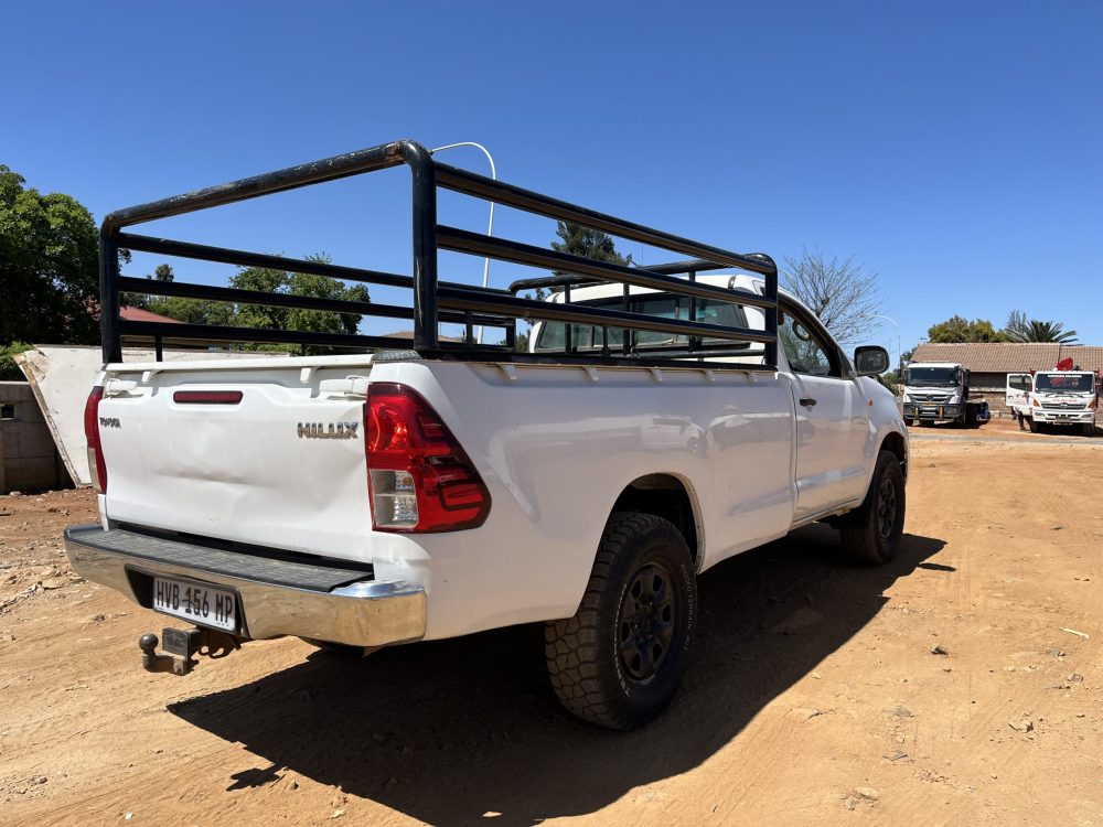 2015 Toyota Hilux 2.5 - Image 4