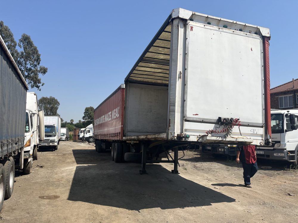2012 Henred Fruehauf Superlink with Air Suspension - Image 4