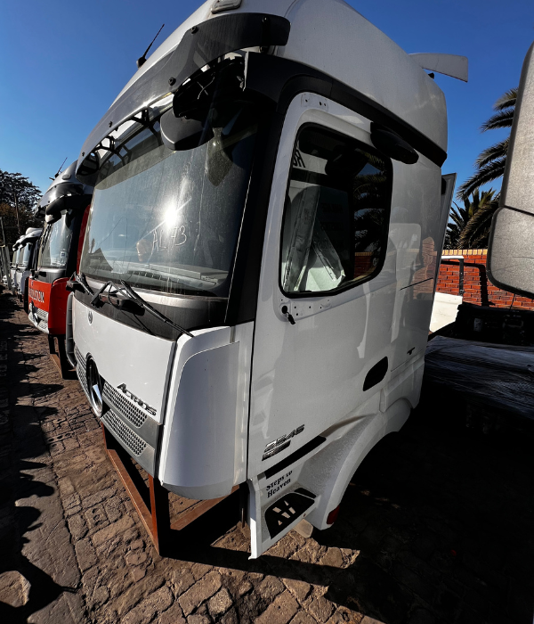 Mercedes-Benz Actros Pure High Roof Cab - Image 2