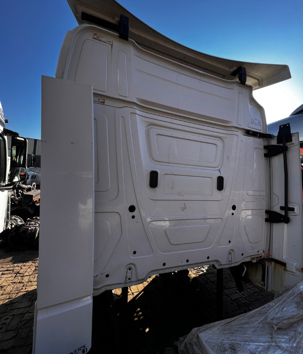 Mercedes-Benz Actros Pure High Roof Cab - Image 3