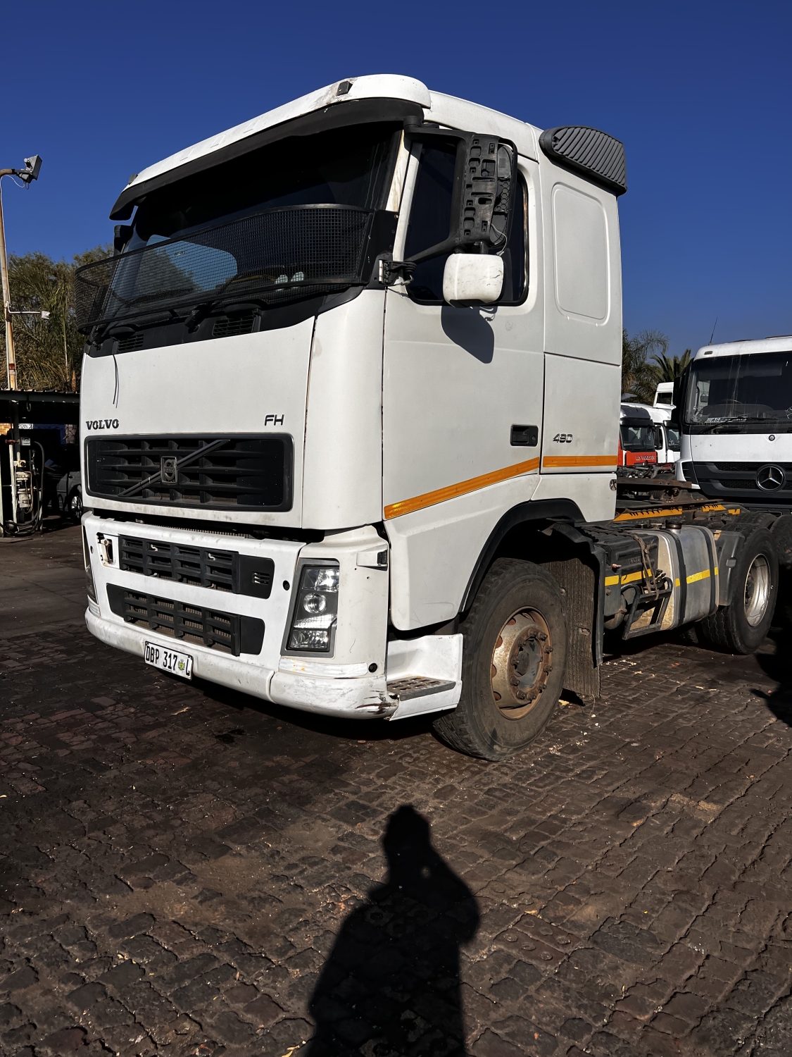Volvo 440 Hub-Reduction Truck - Image 2