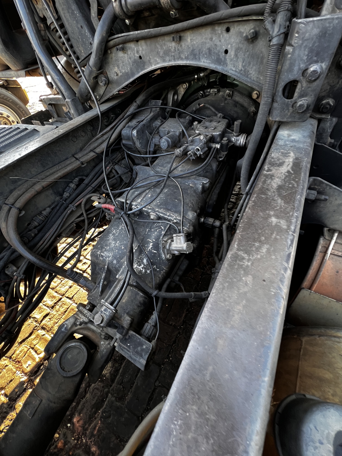 Volvo 440 Hub-Reduction Truck - Image 4