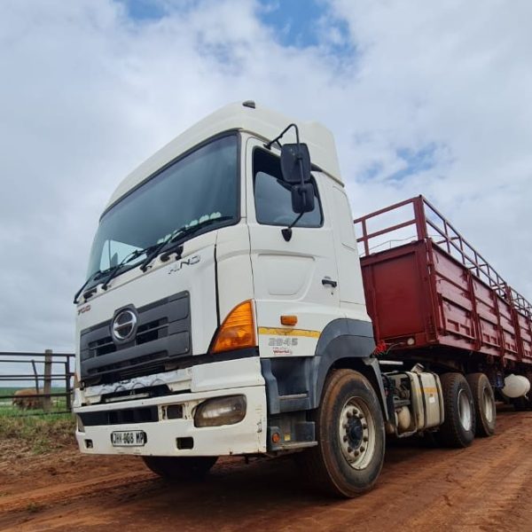 2012 Hino 700 2845