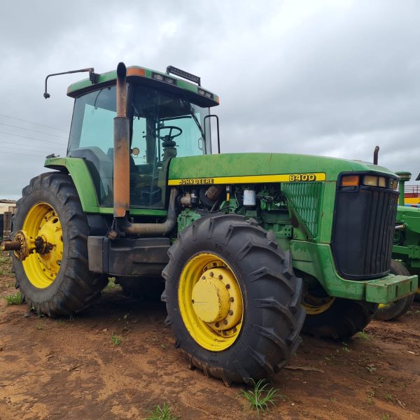 John Deere 8400